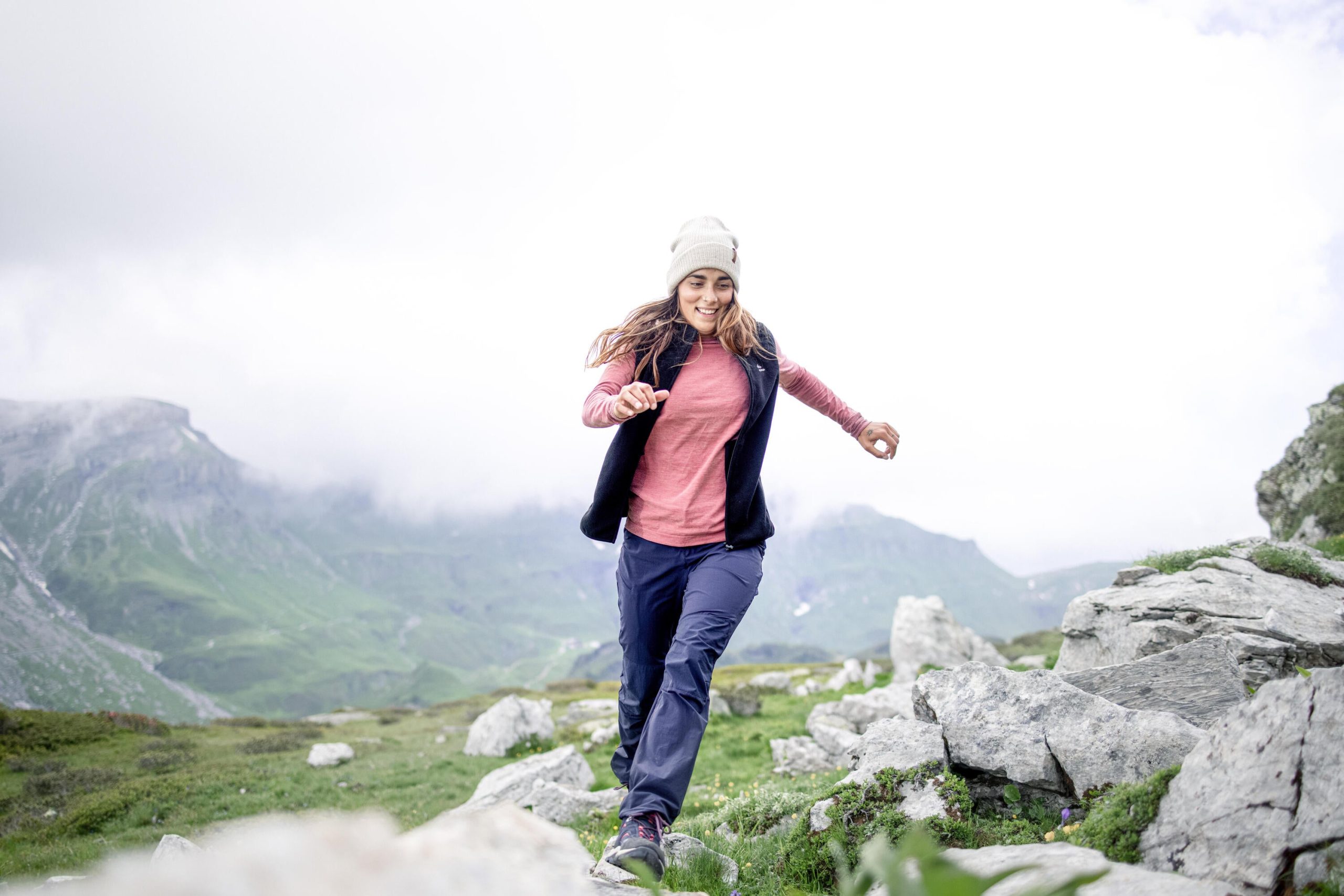 Quechua Women's MH120 Hiking Fleece Vest - Image 11