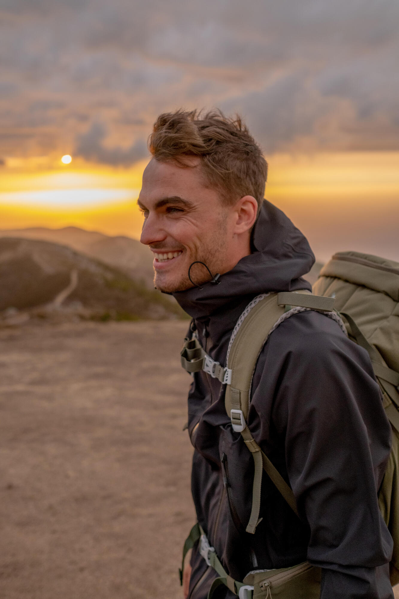 Quechua Men's MH500 Hiking Lightweight Waterproof Jacket - Image 30