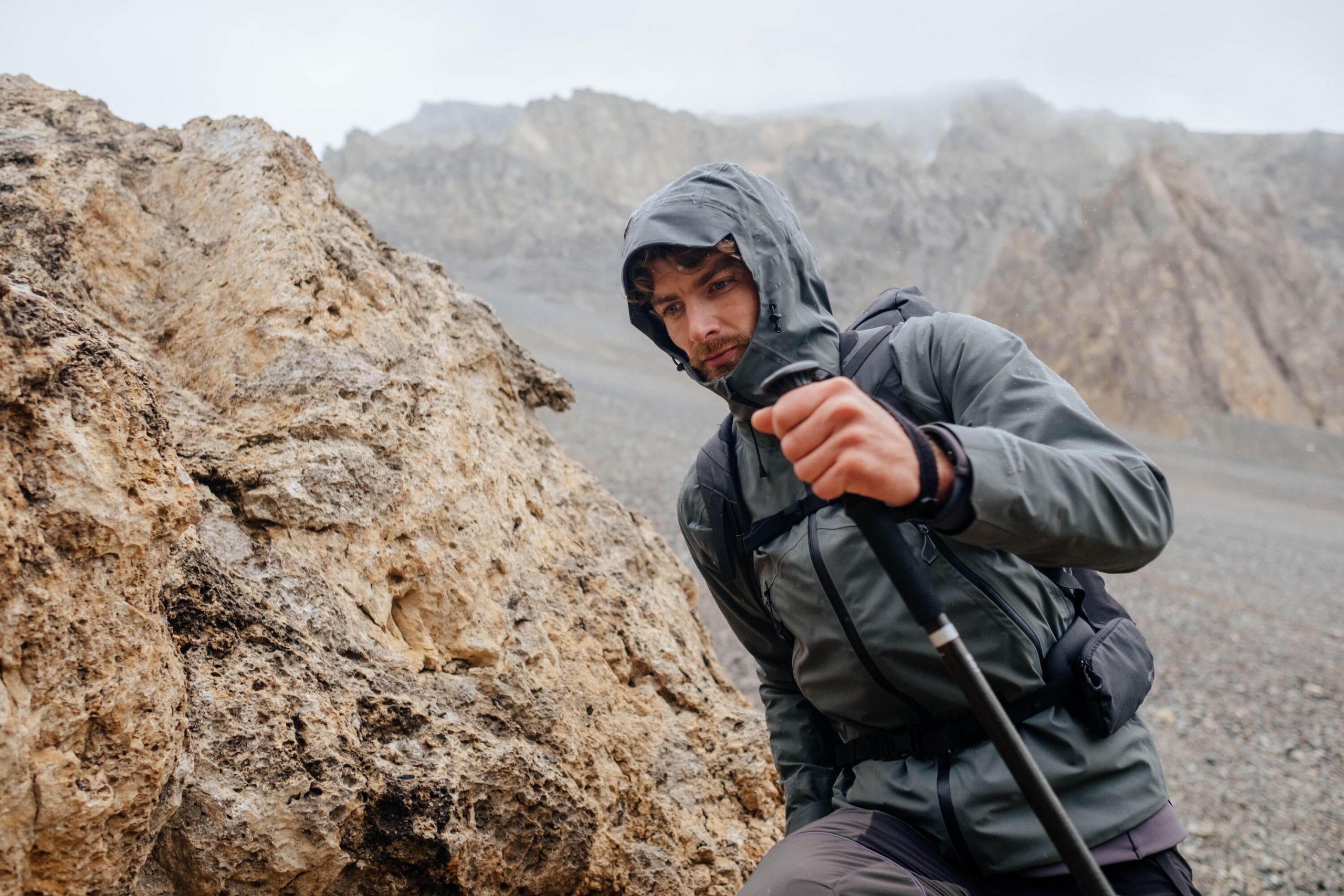 Quechua Men's MH500 Hiking Lightweight Waterproof Jacket - Image 14